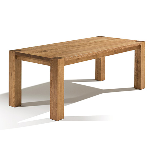 klarer, lösemittelhaltiger Lack