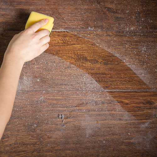 leicht verschmutztes Holz